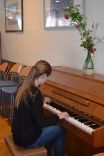 Anna am Piano