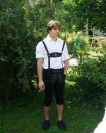 Schüler in Lederhose