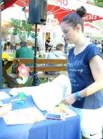 Theresa beim Ratespiel