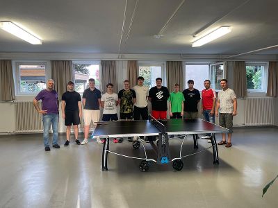 Gruppenphoto der Schüler und Betreuer im Lehrlingshaus Arnfels nach dem Tischtennisturnier
